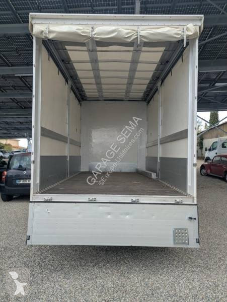 Véhicule utilitaire Renault 2.3 DCI 145
