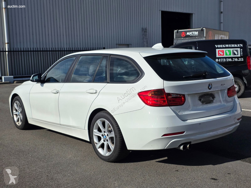 Véhicule utilitaire BMW 328i