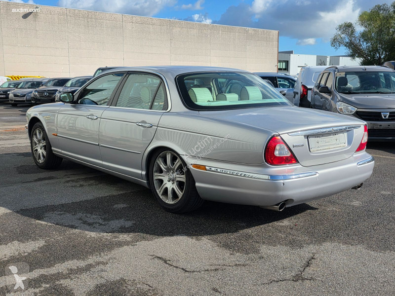 Véhicule utilitaire Jaguar xj