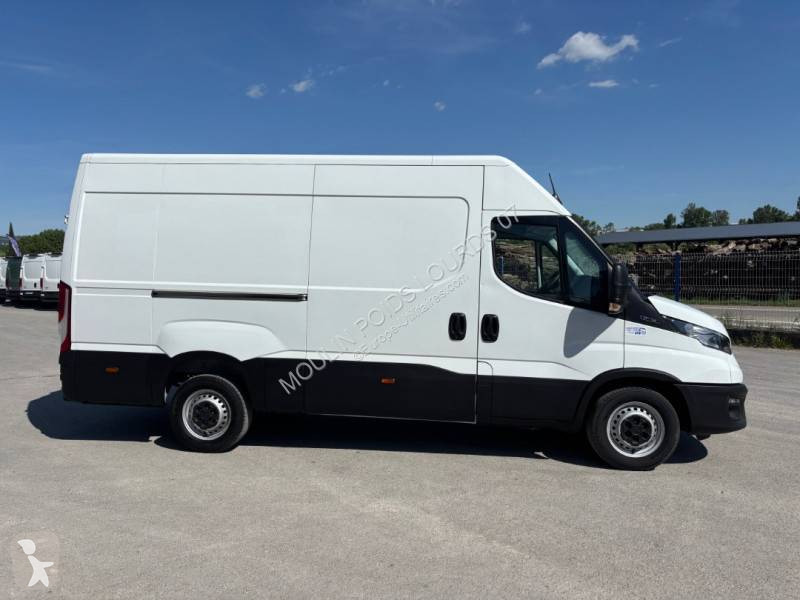 Véhicule utilitaire Iveco 35S14V12