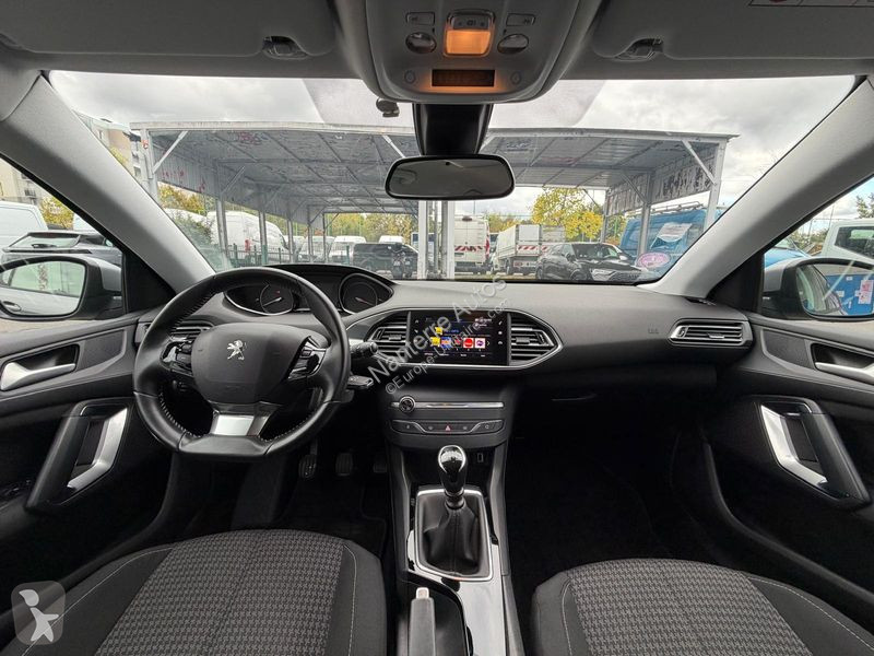 Véhicule utilitaire Peugeot 308 1.2 PURETECH...