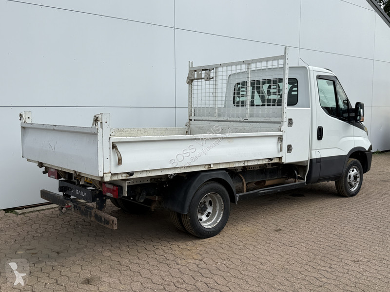 Véhicule utilitaire Iveco 35C12 2.3