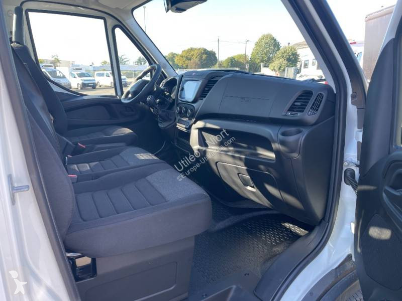 Véhicule utilitaire Iveco 35C16