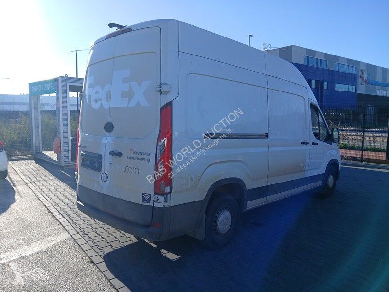 Véhicule utilitaire Maxus 9