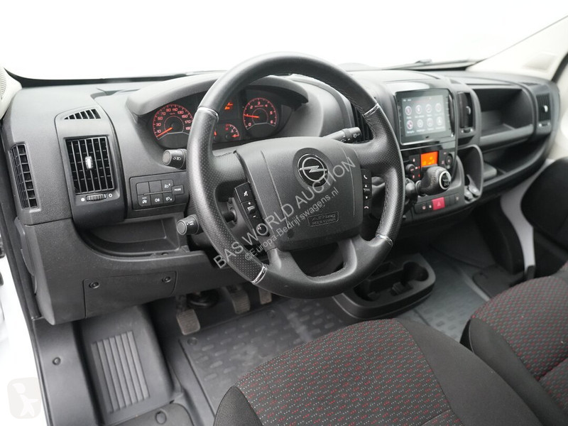 Véhicule utilitaire Opel 140PK