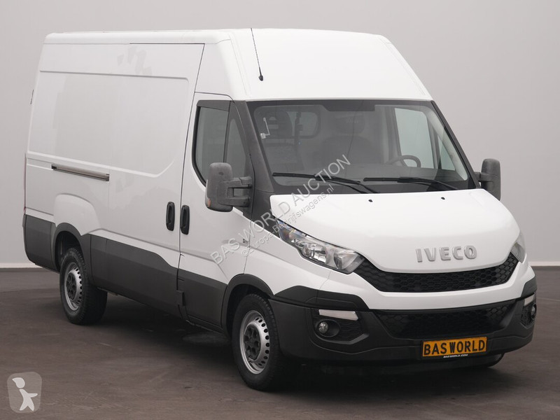 Véhicule utilitaire Iveco 35S21