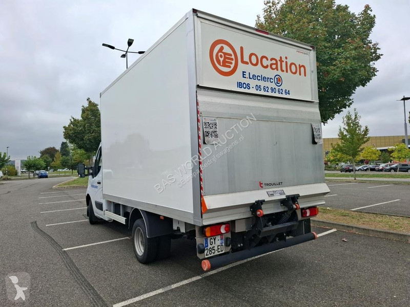 Véhicule utilitaire Nissan