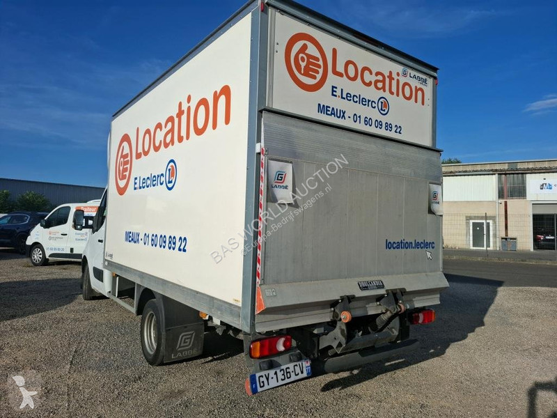 Véhicule utilitaire Nissan