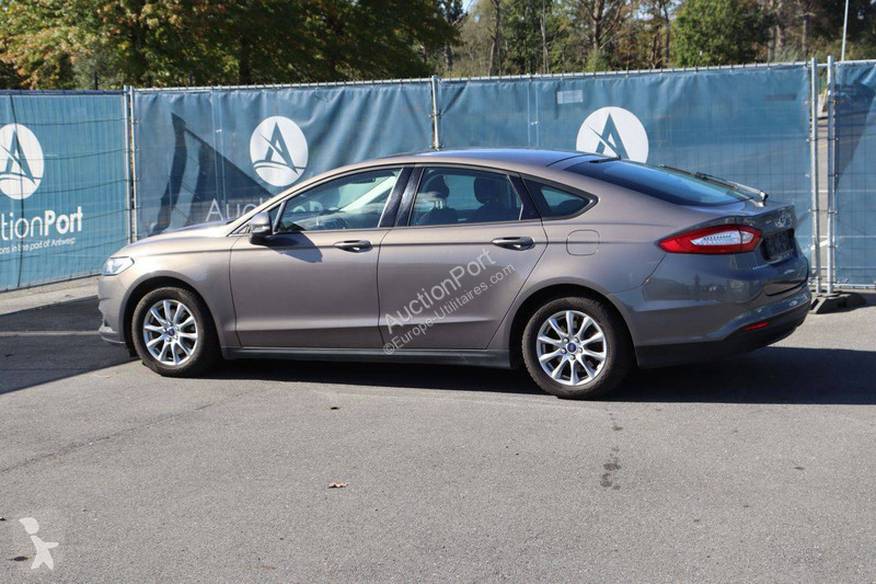 Véhicule utilitaire Ford
