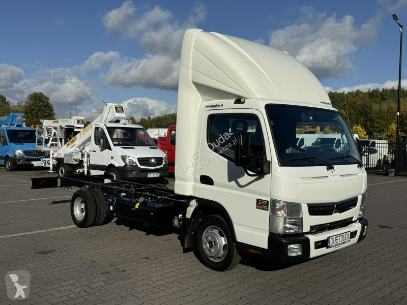 Véhicule utilitaire Mitsubishi Fuso