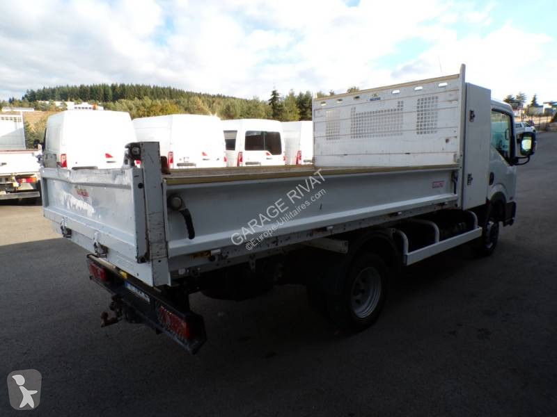 Véhicule utilitaire Nissan 35.13