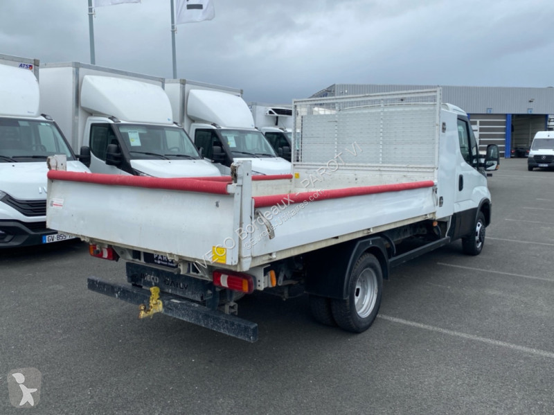 Véhicule utilitaire Iveco 35C14 empattement...