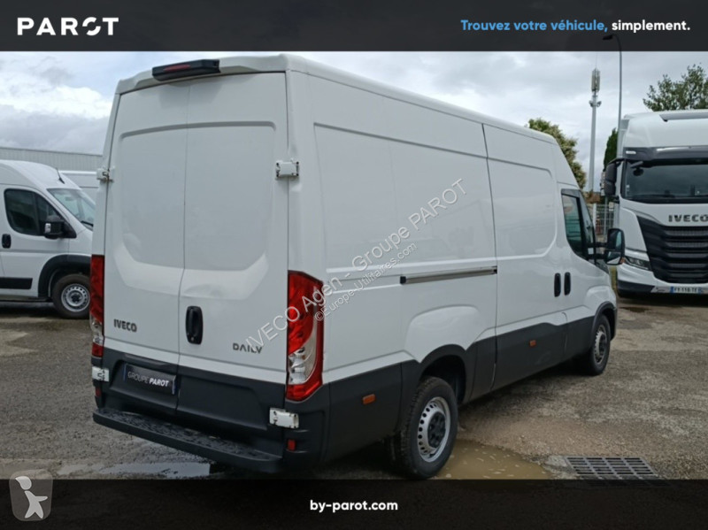 Véhicule utilitaire Iveco 35S14 V12