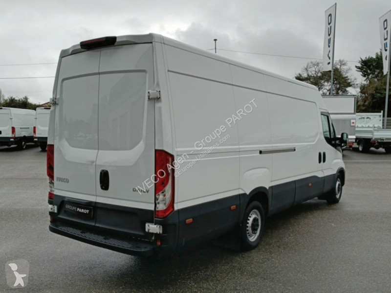Véhicule utilitaire Iveco 35S16 V16
