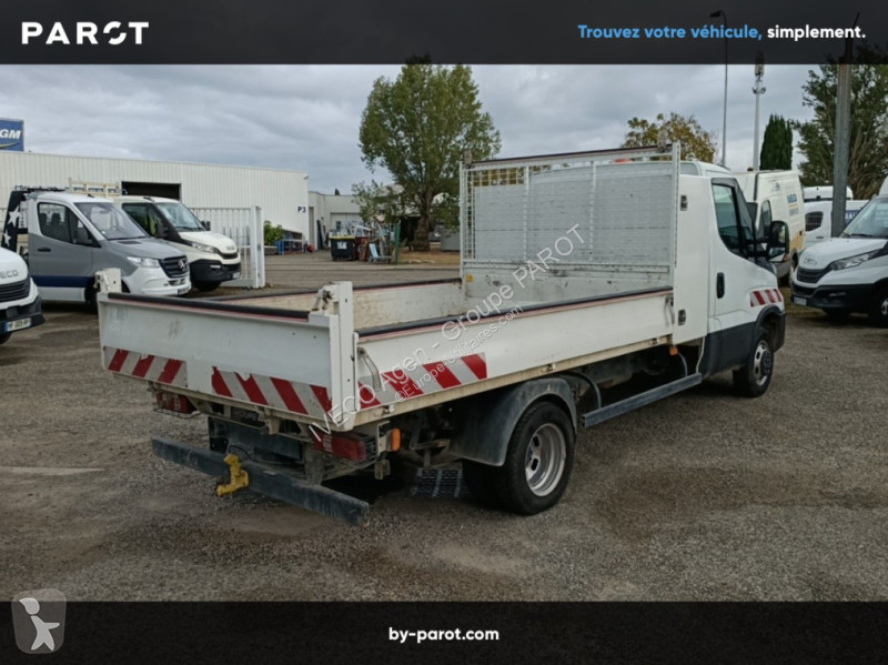 Véhicule utilitaire Iveco 35C14 empattement...