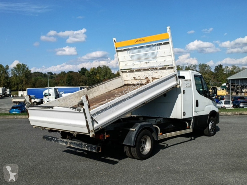 Véhicule utilitaire Iveco 35C14 empattement 3750