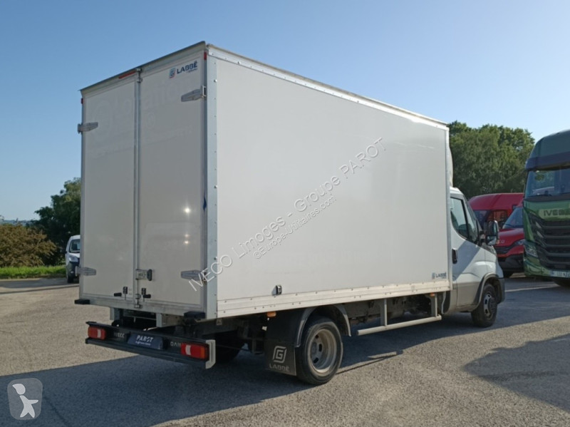 Véhicule utilitaire Iveco 35C16H empattement...