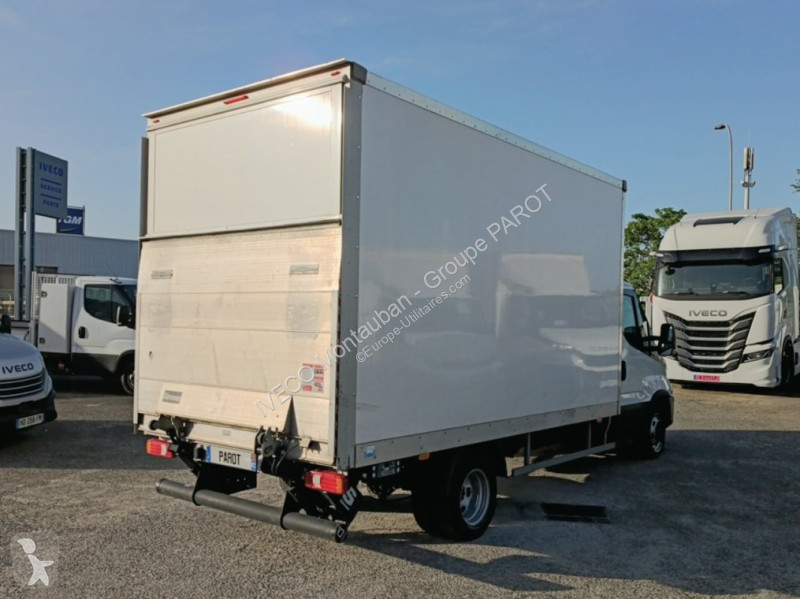 Véhicule utilitaire Iveco 35C16H empattement...