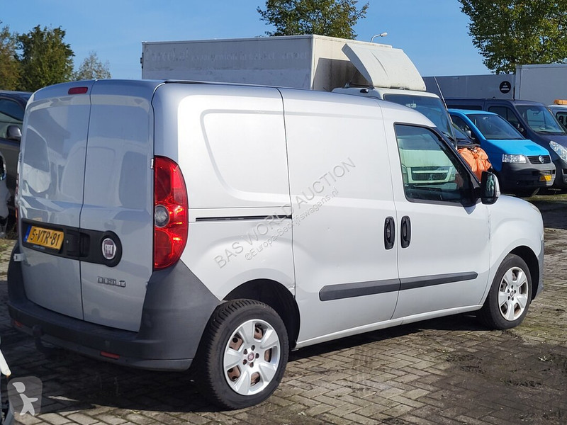 Véhicule utilitaire Fiat 90pk Doblò
