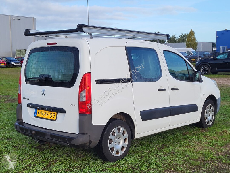 Véhicule utilitaire Peugeot 90pk