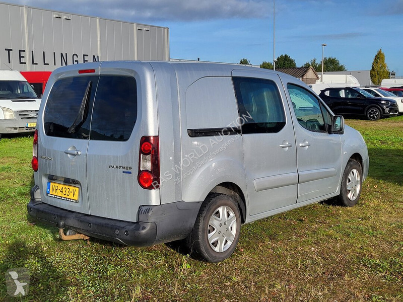 Véhicule utilitaire Peugeot 99pk