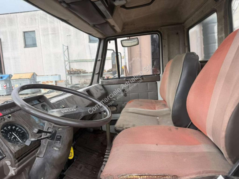 Véhicule utilitaire Iveco 65-12