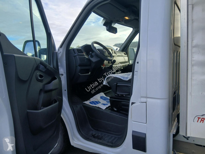Véhicule utilitaire Renault 20M3 BACHE 145 CV...