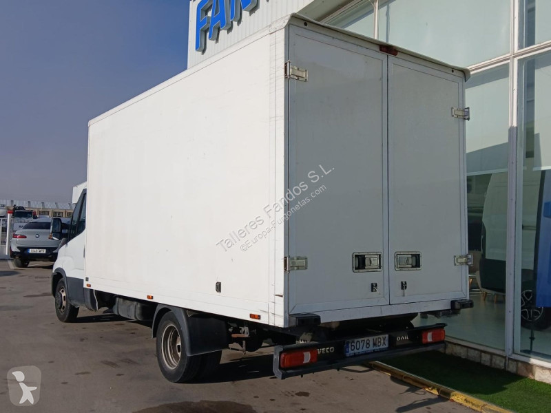 Furgoneta Iveco 35C16 3.0 20m3 con puertas...
