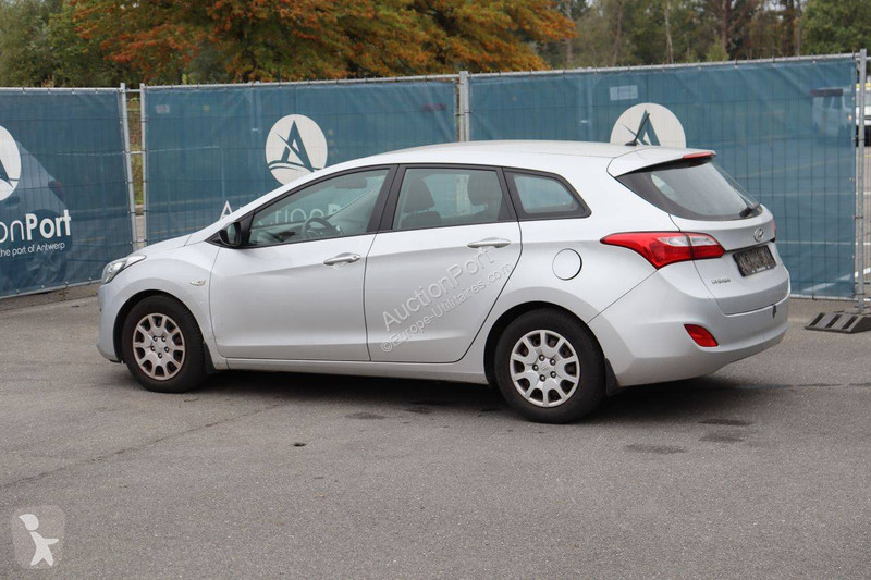 Hyundai i30 van