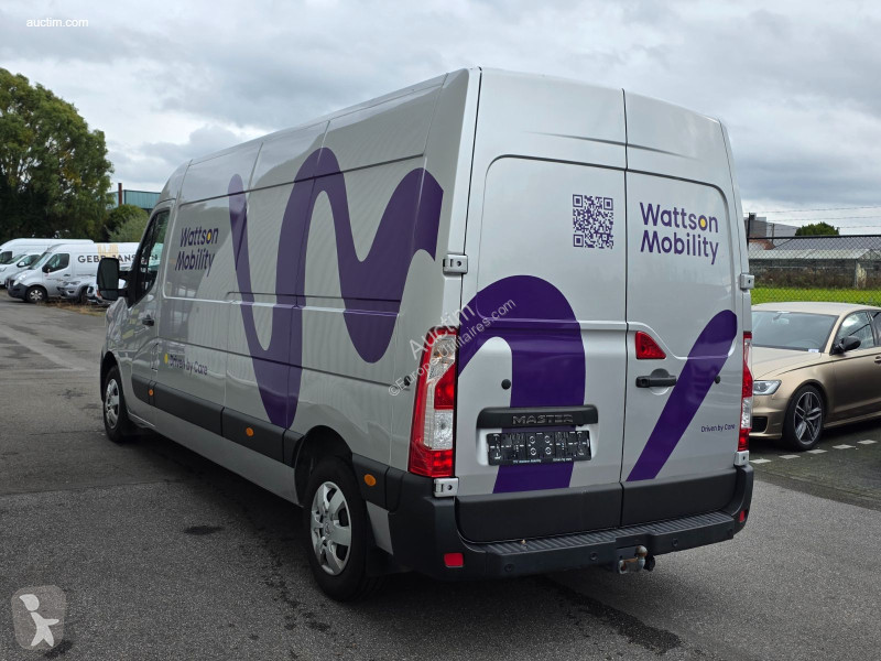 Renault master van