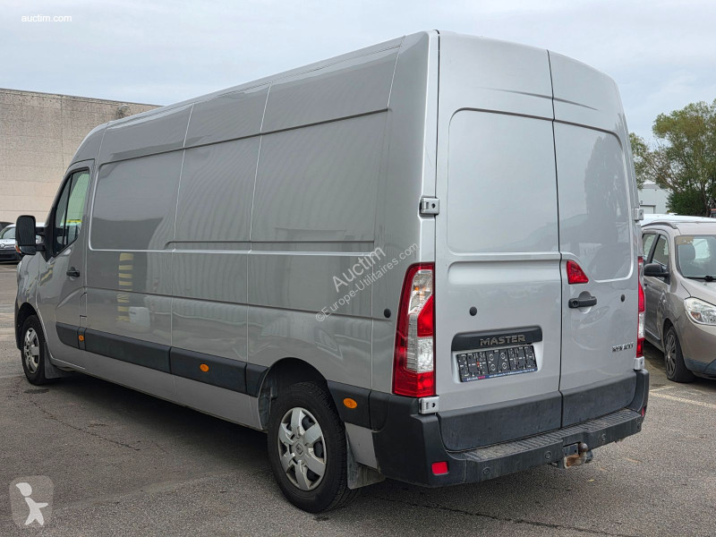 Renault master van