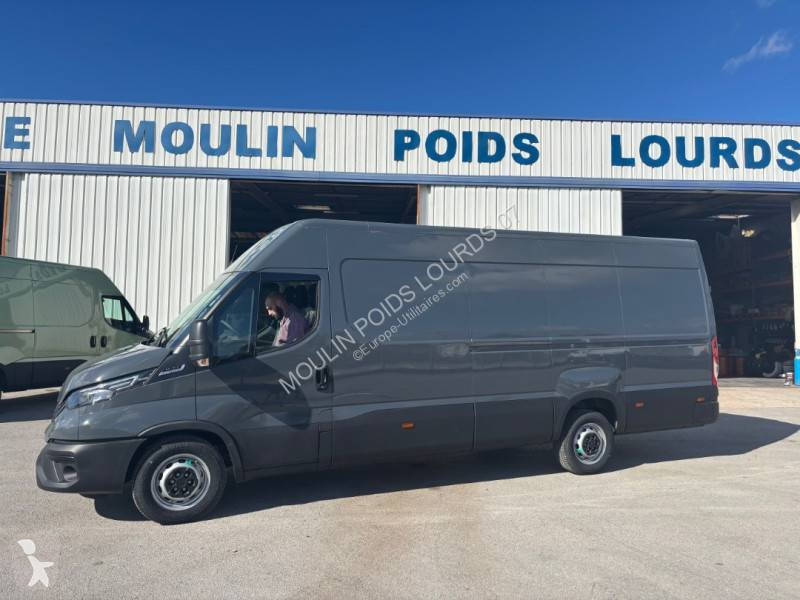 Iveco 35S21 van