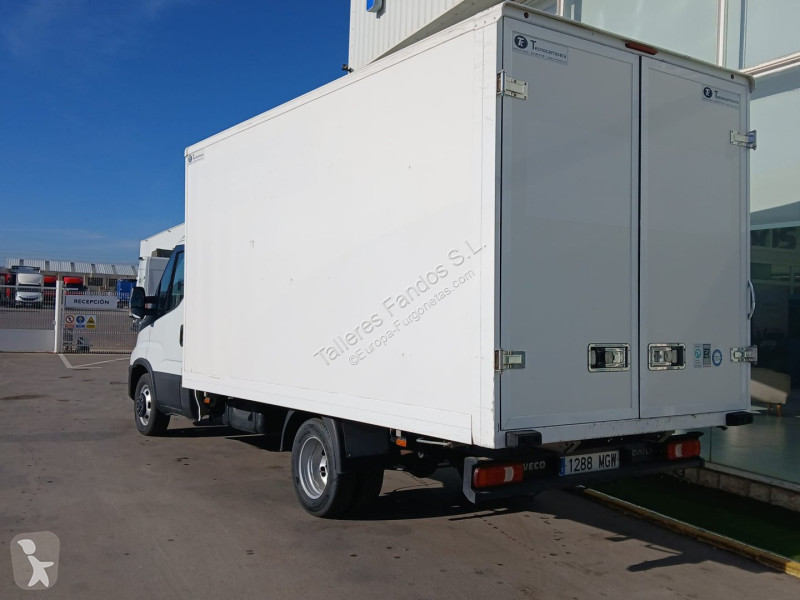 Furgoneta Iveco 35C16 20m3 con puertas traseras