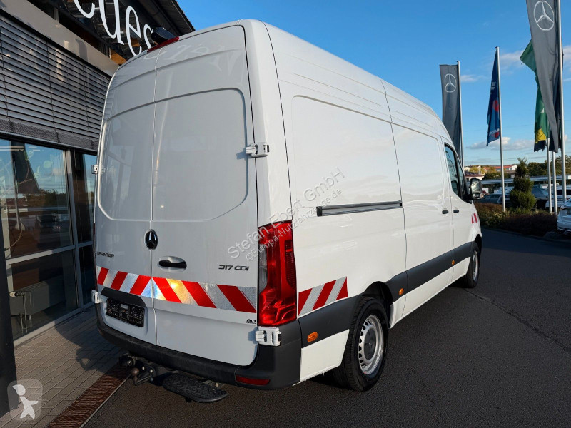 Furgoneta Mercedes 317 CDI Werkstatt-Regal...