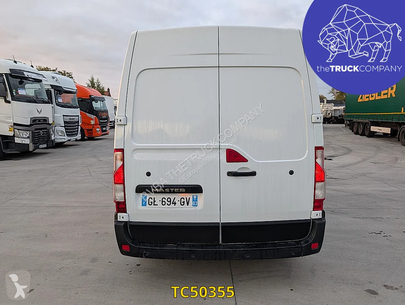 Renault 135 L2H2 van