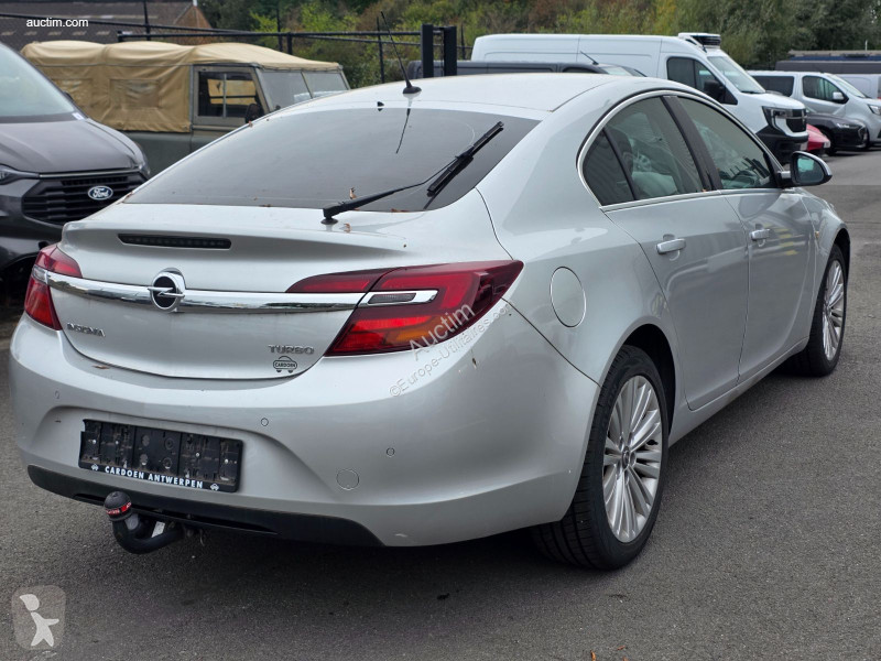 Véhicule utilitaire Opel insignia limousine