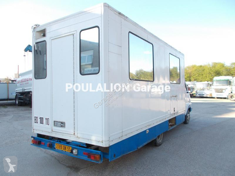 Véhicule utilitaire Renault destiné pour...