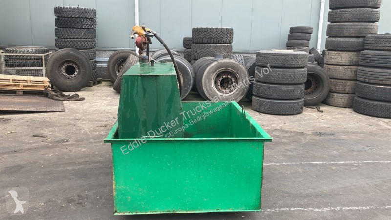 Autoutilitară  DIESELTANK + LEKBAK
