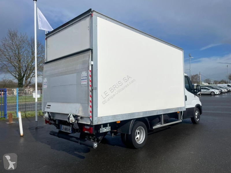 Véhicule utilitaire Iveco 35C16