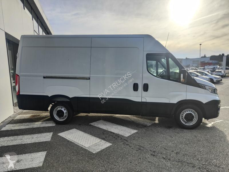 Véhicule utilitaire Iveco FGN 35 S 13 V12 H2...