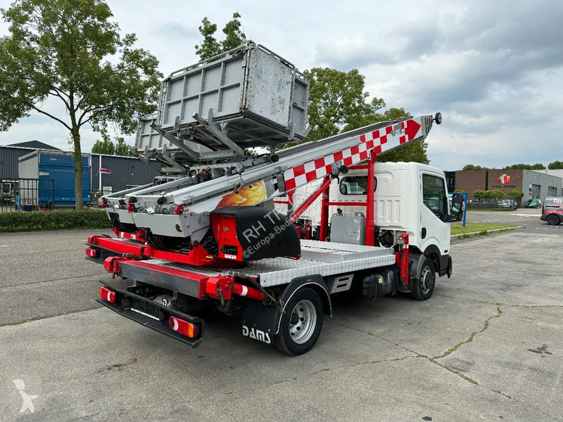 Véhicule utilitaire Nissan UNIT CABSTAR 35.13...
