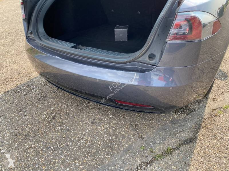 Véhicule utilitaire Tesla