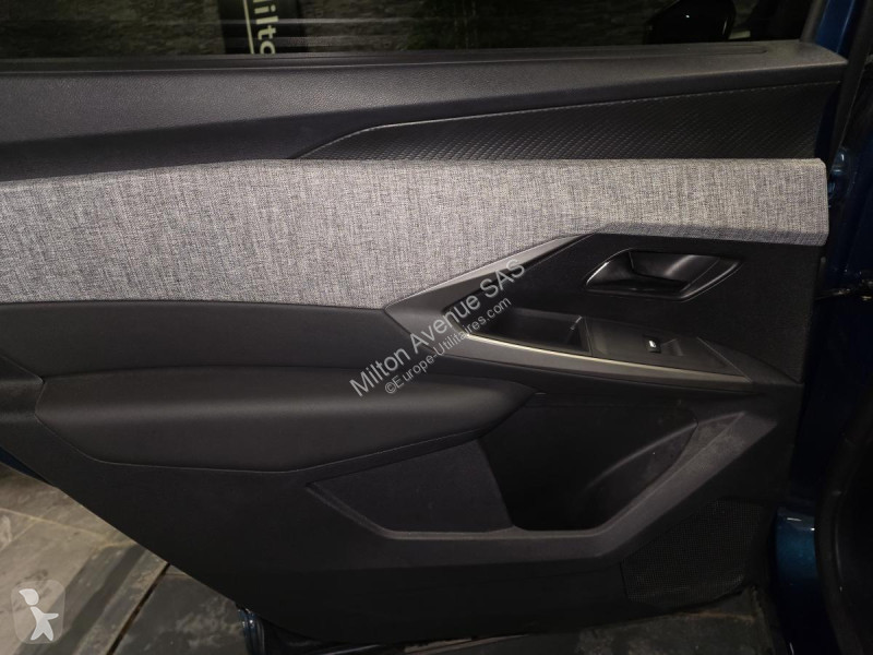 عربة نفعية Peugeot 5008 1.2i Hybrid -136 - BV...