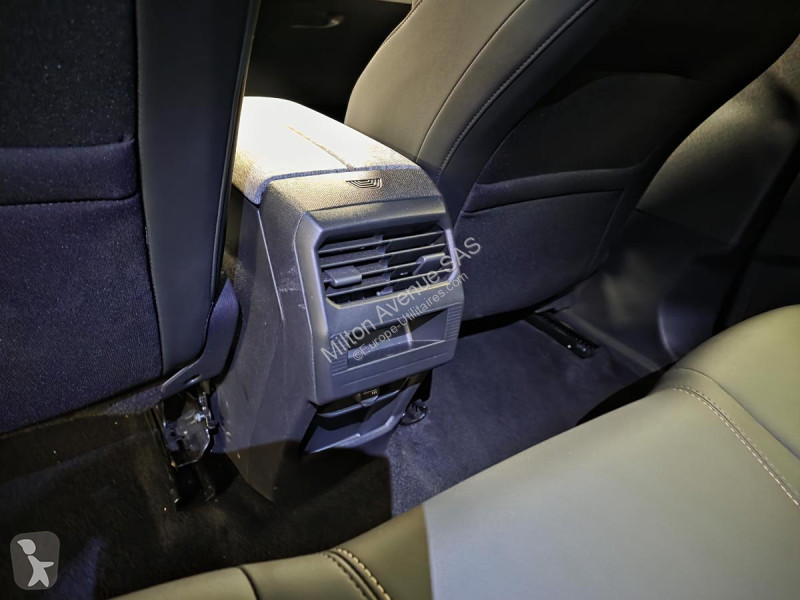 Samochód dostawczy Peugeot 3008 1.2i Hybrid...