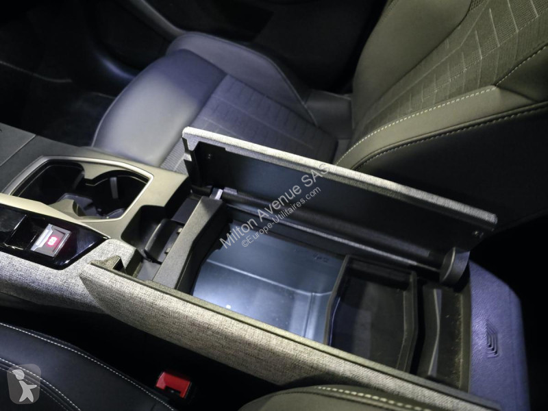 Véhicule utilitaire Peugeot 3008 1.2i Hybrid...