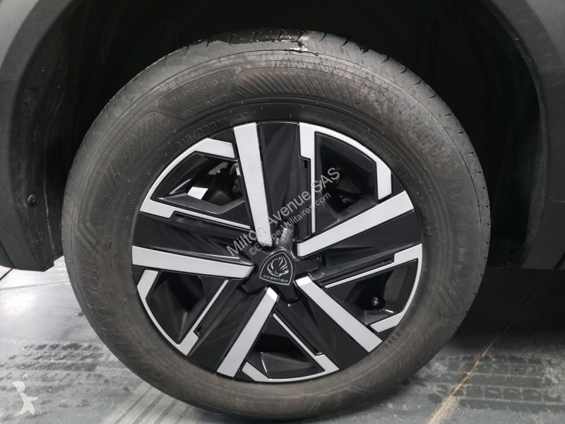 Véhicule utilitaire Peugeot 2008 1.2i Hybrid -...
