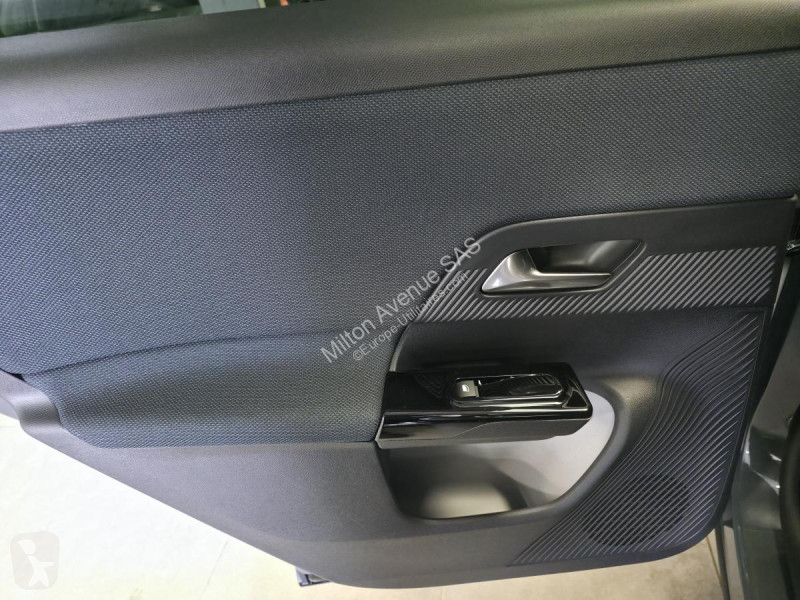 Véhicule utilitaire Citroën C5 AIRCROSS 1.2i...