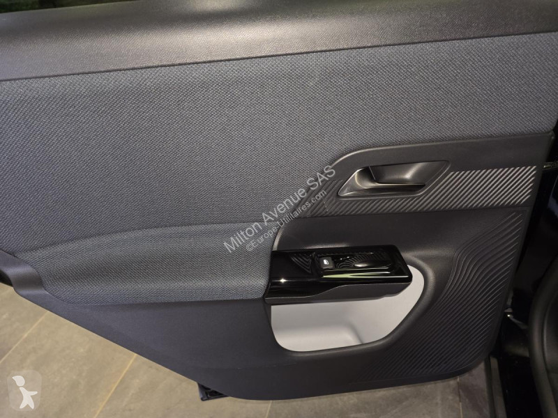 Véhicule utilitaire Citroën C5 AIRCROSS 1.2i...