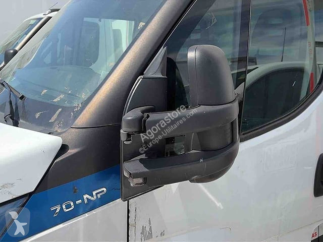 Véhicule utilitaire  70-NP