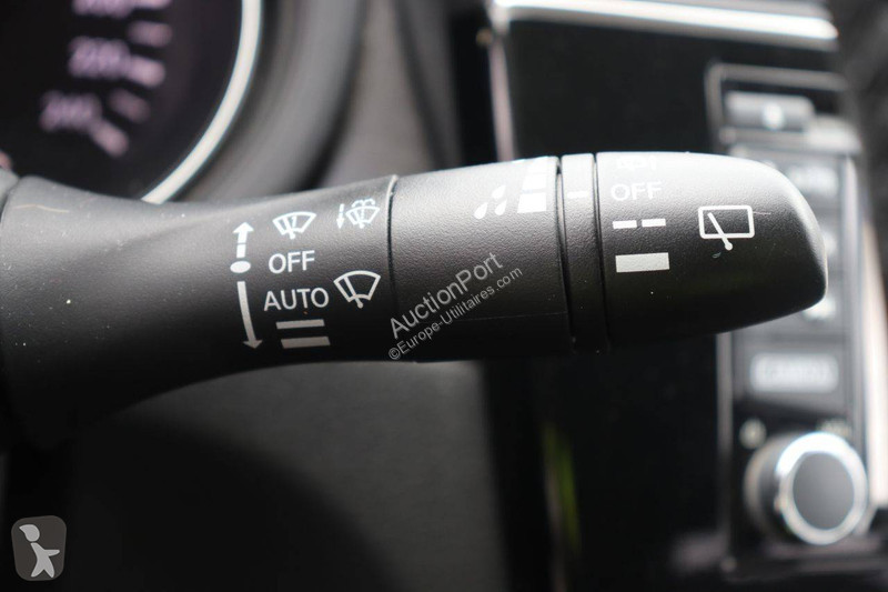 Véhicule utilitaire Nissan